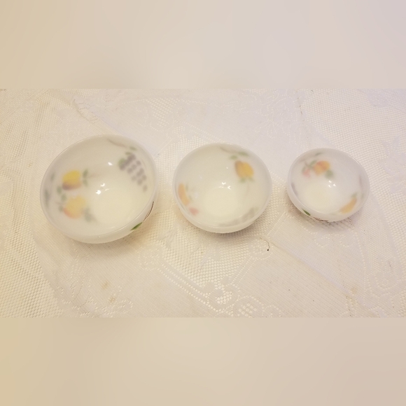 Set of 3 Anchor Hocking Fire King Nesting Mixing Bowls Gay Fad Fruit - Picture 9 of 16